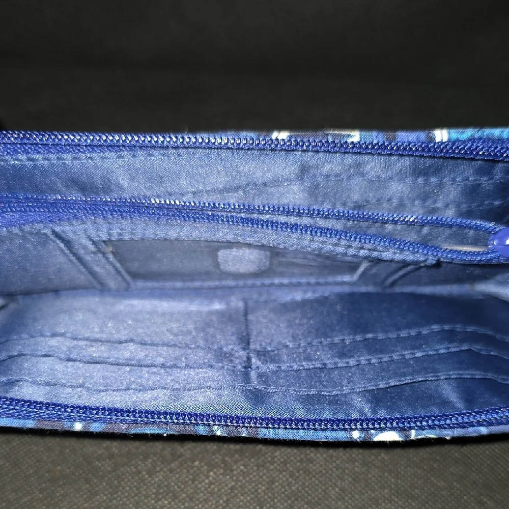 Vera Bradley RFID Accordion Wallet In "Blue Tapestry" pattern - Picture 5 of 9